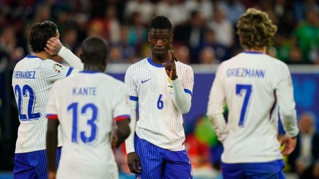 7m体育官网-【揭秘】老兵小将都挨训 法国队更衣室还好吗？