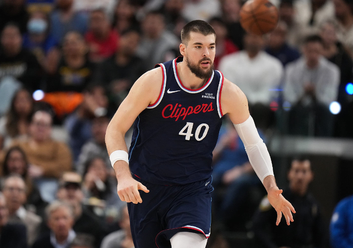 7m体育-快船加时121-117险胜猛龙 球员评价：5人优秀，3人及格，3人低迷|洛佩斯|多伦多猛龙队|洛杉矶快船队|伊维察·祖巴茨|詹姆斯·哈登_新浪体育_新浪新闻