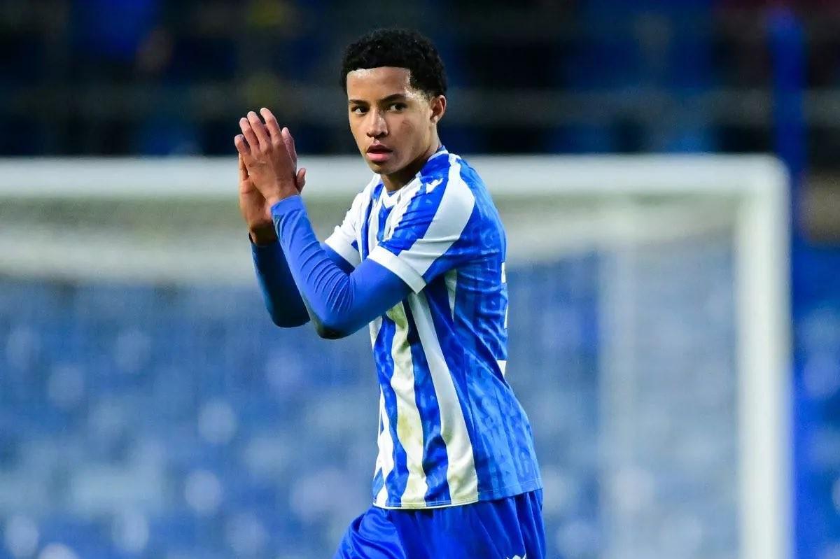 7m体育官网-跟队：曼联已经开出报价求购谢周三17岁左后卫阿拉奥