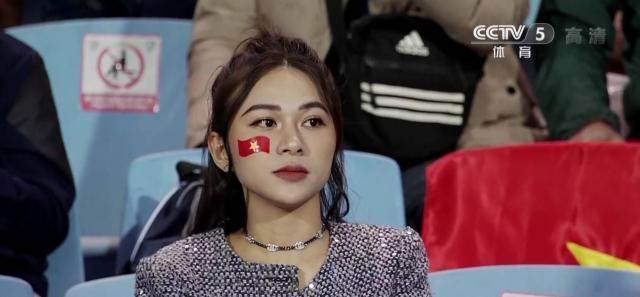 1644054979314095911.jpg 7m体育官网-越南女球迷图鉴②越南小姐新年红包庆祝越南赢国足