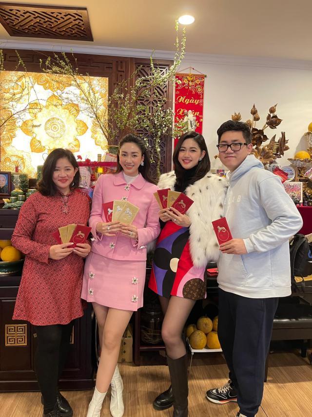 1644056733431032638.jpg 7m体育官网-越南女球迷图鉴②越南小姐新年红包庆祝越南赢国足