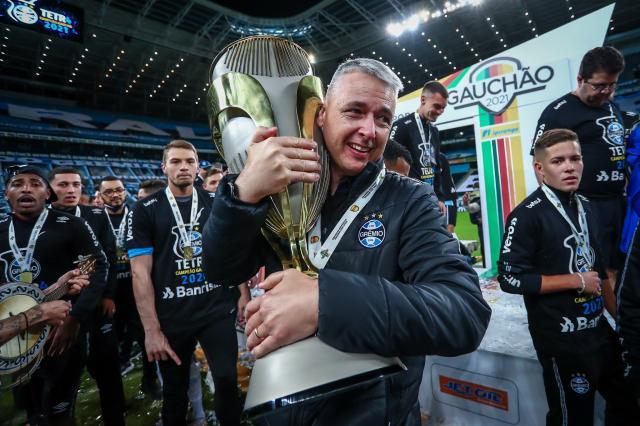 1639188716258055187.jpg 7m体育官网-王勤伯:巴甲豪门格雷米奥为什么会降级?